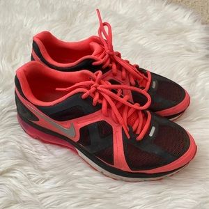 {Nike} Athletic Sneakers Lace Up in Grey & Coral - Women’s 7.5